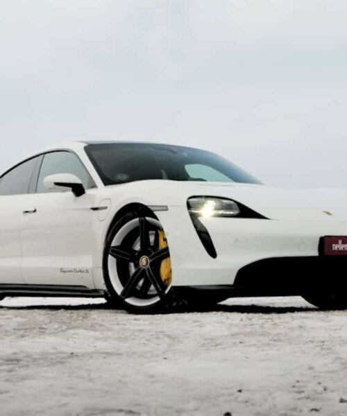 Porsche Taycan Turbo S – hero r